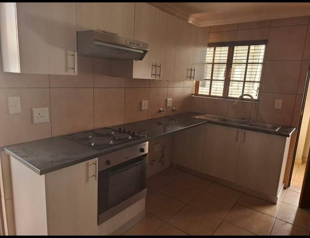 2 BEDROOM TOWNHOUSE FOR SALE IN OLYMPUS AH